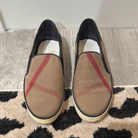 Burberry Tan and Red Flats with Bold Stripe - Picture 1 of 5